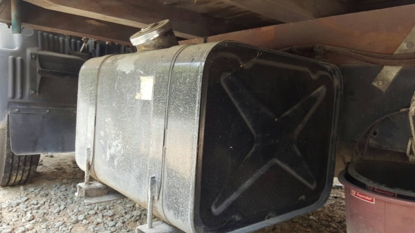 รถฮีโน่ 6 ล้อรั้ว ( ไม่ดั้ม ) FC9J  150 แรงม้า ปี 56.  ( รถวิ่ง 2xx,xxx กม. )     สนใจติดต่อ  081 - 6079515