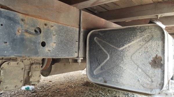 รถฮีโน่ 6 ล้อรั้ว ( ไม่ดั้ม ) FC9J  150 แรงม้า ปี 56.  ( รถวิ่ง 2xx,xxx กม. )     สนใจติดต่อ  081 - 6079515