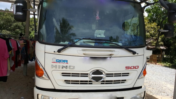 รถฮีโน่ 6 ล้อรั้ว ( ไม่ดั้ม ) FC9J  150 แรงม้า ปี 56.  ( รถวิ่ง 2xx,xxx กม. )     สนใจติดต่อ  081 - 6079515