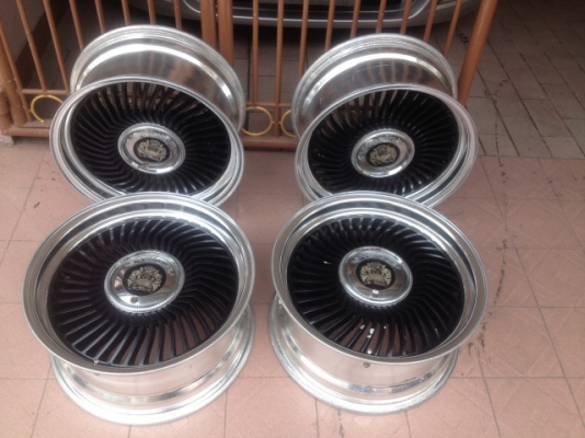 ล้อญี่ปุ่นเเท้เเนว VIP 17 กว้าง 8 นิ้ว 5 รู114 กับ 4 รู114 เก่าญี่ปุ่นสีเดิมๆสภาพสวยๆ