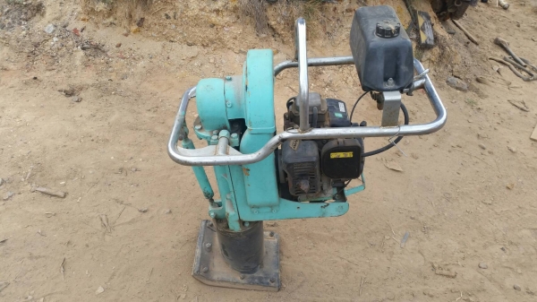 ขาย เครื่องตบดิน แบบจิงโจ้ ตบกระโดด เครื่องเบนซิน  4  จังหวะ สภาพสวย พร้อมใช้งาน ครับ