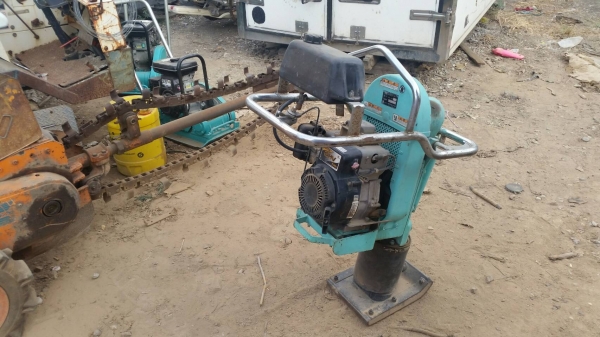 ขาย เครื่องตบดิน แบบจิงโจ้ ตบกระโดด เครื่องเบนซิน  4  จังหวะ สภาพสวย พร้อมใช้งาน ครับ