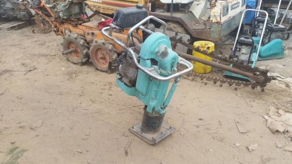 ขาย เครื่องตบดิน แบบจิงโจ้ ตบกระโดด เครื่องเบนซิน  4  จังหวะ สภาพสวย พร้อมใช้งาน ครับ