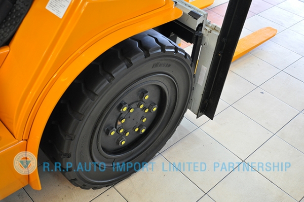 ขายรถโฟล์คลิฟท์มือสอง TOYOTA รุ่น 7FG30-11680 ราคา 325,000 บาท สภาพเดิมจากญี่ปุ่นจากประเทศญี่ปุ่น ไม่เคยใช้งานในไทย