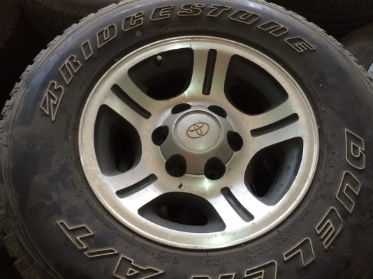 ขายด่วน!!ล้อแม็กพร้อมยาง Toyota แลนคูเซอร์แท้!!