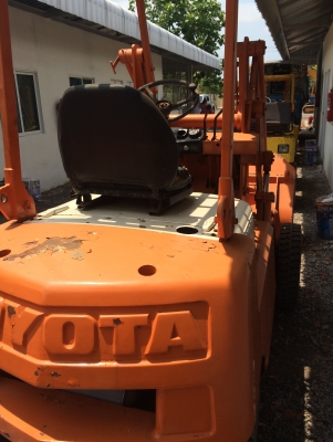 ขายด่วน!!รถตัก Toyota SD10 เครื่องดีเซล เกียร์ AUTO สภาพดีมาก!!