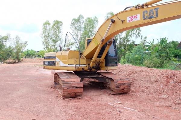 ขายรถแม็กโคร CAT-320 V2 รถสวยพร้อมใช้งาน ราคา 900,000 บาท โทร 0812628564 อ.เซกา จ.บึงกาฬ