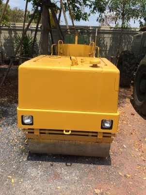 ขายด่วน!!รถบด โคมัสซุ หน้าเหล็ก หลังเหล็ก   เอวอ่อน