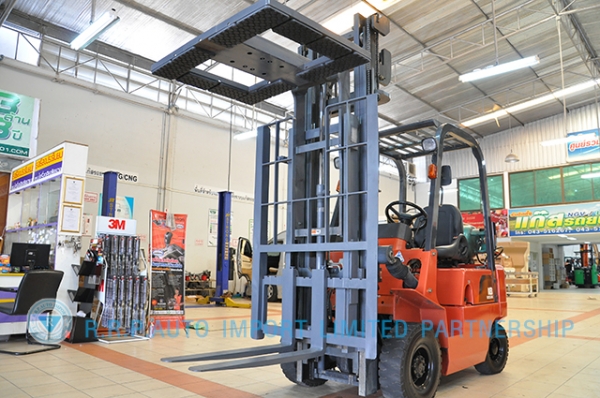 ขายรถโฟล์คลิฟท์มือสอง NISSAN  รุ่น NJ01-301271 ราคา 185,000 บาท นำเข้าจากประเทศญี่ปุ่น 100\% ไม่เคยใช้งานในไทย