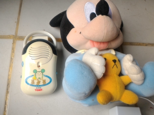 ชุดเฝ้าฟังลูก จากญี่ปุ่น ช่วยให้แม่ได้ยินเสียงลูกตอนเวลาที่ทำงาน ประกอบด้วยเครื่องรับส่งวิทยุสองเครื่อง