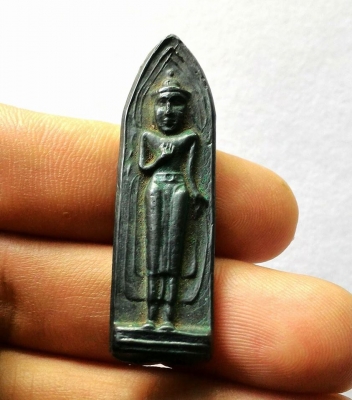 พระร่วง หลังรางปืน เนื้อแก่สัมฤทธิ์เงิน สวยมาก พระแท้รับประกันครับ ลักษณะออกเนื้อเหล็กไหลผสม