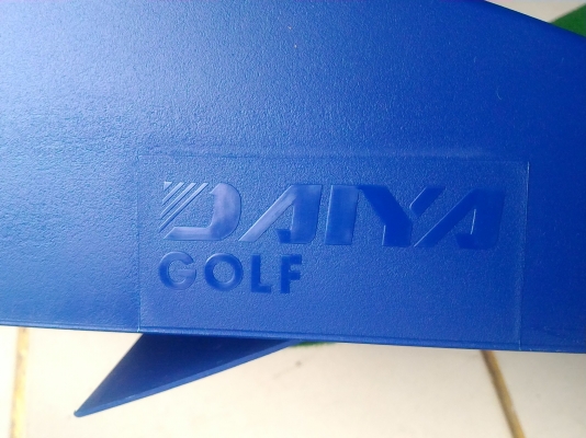 พรมซ้อมพัตกอล์ฟจากญี่ปุ่น GEAR MAX มีช่องมีช่องให้ลูกลงสองขนาด 80 มม. และ 50 มม. ความยาวรวม  2 เมตร