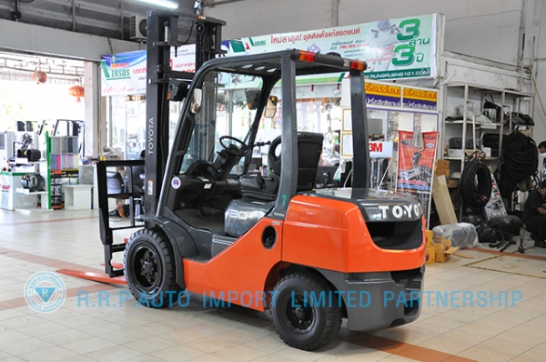 ขายรถโฟล์คลิฟท์มือสอง TOYOTA รุ่น 8FD30-30112 ราคา 590,000 บาท นำเข้าจากประเทศญี่ปุ่น 100\% ไม่เคยใช้งานในไทย