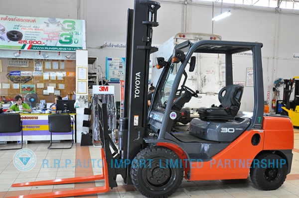 ขายรถโฟล์คลิฟท์มือสอง TOYOTA รุ่น 8FD30-30112 ราคา 590,000 บาท นำเข้าจากประเทศญี่ปุ่น 100\% ไม่เคยใช้งานในไทย