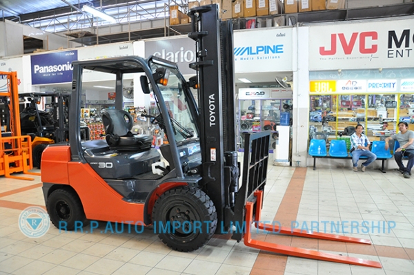 ขายรถโฟล์คลิฟท์มือสอง TOYOTA รุ่น 8FD30-30112 ราคา 590,000 บาท นำเข้าจากประเทศญี่ปุ่น 100\% ไม่เคยใช้งานในไทย