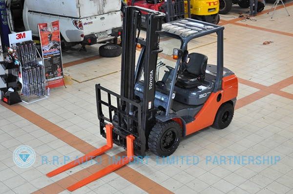 ขายรถโฟล์คลิฟท์มือสอง TOYOTA รุ่น 8FD30-30112 ราคา 590,000 บาท นำเข้าจากประเทศญี่ปุ่น 100\% ไม่เคยใช้งานในไทย