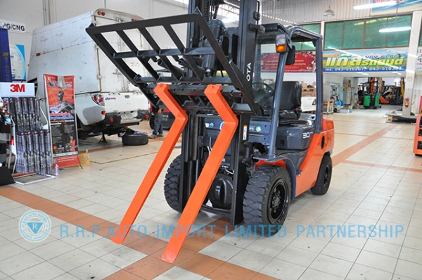 ขายรถโฟล์คลิฟท์มือสอง TOYOTA รุ่น 8FD30-30112 ราคา 590,000 บาท นำเข้าจากประเทศญี่ปุ่น 100\% ไม่เคยใช้งานในไทย