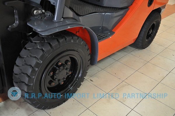 ขายรถโฟล์คลิฟท์มือสอง TOYOTA รุ่น 8FD30-30112 ราคา 590,000 บาท นำเข้าจากประเทศญี่ปุ่น 100\% ไม่เคยใช้งานในไทย