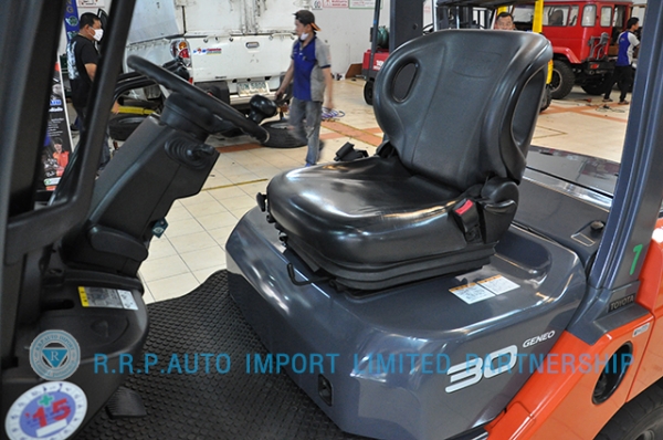 ขายรถโฟล์คลิฟท์มือสอง TOYOTA รุ่น 8FD30-30112 ราคา 590,000 บาท นำเข้าจากประเทศญี่ปุ่น 100\% ไม่เคยใช้งานในไทย