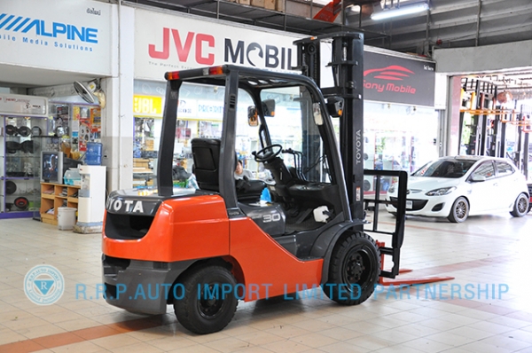 ขายรถโฟล์คลิฟท์มือสอง TOYOTA รุ่น 8FD30-30112 ราคา 590,000 บาท นำเข้าจากประเทศญี่ปุ่น 100\% ไม่เคยใช้งานในไทย