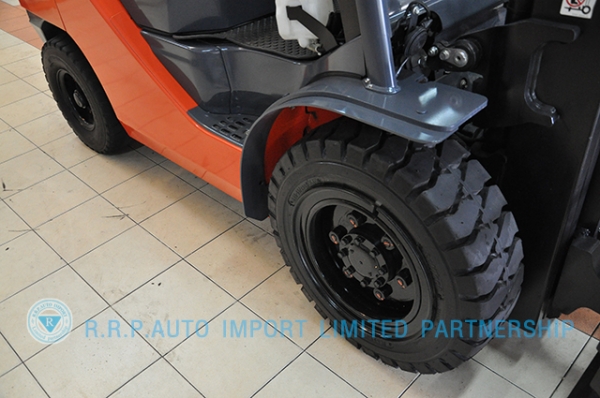 ขายรถโฟล์คลิฟท์มือสอง TOYOTA รุ่น 8FD30-30112 ราคา 590,000 บาท นำเข้าจากประเทศญี่ปุ่น 100\% ไม่เคยใช้งานในไทย