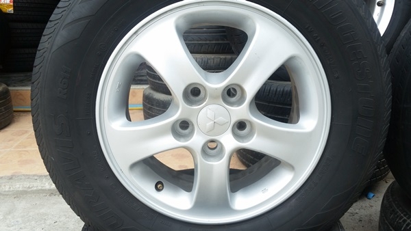 ขายล้อMitsubishi Triton 15ยาง205/70/15 ปี 14 4 ล้อ