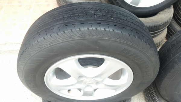ขายล้อMitsubishi Triton 15ยาง205/70/15 ปี 14 4 ล้อ