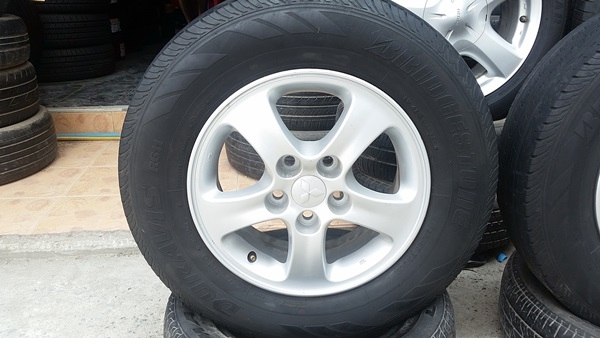 ขายล้อMitsubishi Triton 15ยาง205/70/15 ปี 14 4 ล้อ