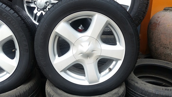 ขายล้อISUZU V Cross17 ยาง215/55/17 ปี13 4 ล้อ