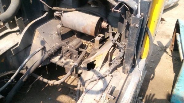 ขายรถฟอร์คลิฟต์ อุปกรณ์ขาดมั่งนิดหน่อย แต่ชากยังอยู่ครบขายถูกๆครับ