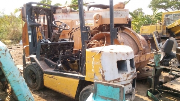 ขายรถฟอร์คลิฟต์ อุปกรณ์ขาดมั่งนิดหน่อย แต่ชากยังอยู่ครบขายถูกๆครับ