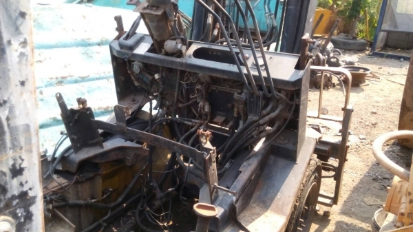 ขายรถฟอร์คลิฟต์ อุปกรณ์ขาดมั่งนิดหน่อย แต่ชากยังอยู่ครบขายถูกๆครับ