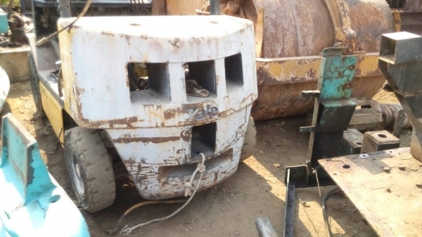 ขายรถฟอร์คลิฟต์ อุปกรณ์ขาดมั่งนิดหน่อย แต่ชากยังอยู่ครบขายถูกๆครับ