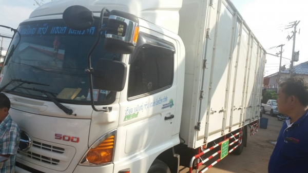 ขาย 6 ล้อ ฮีโน่ เมก้า ตู้ 10 บาน 175 แรง ปี 57 ยาว 6.5 ม. วิ่งน้อยจัด  7x,xxx  สภาพสวยจัด  พร้อมใช้  จัดแนนท์ได้ครับ สนใจติดต่อ 081-9420141  ,  081-5715326