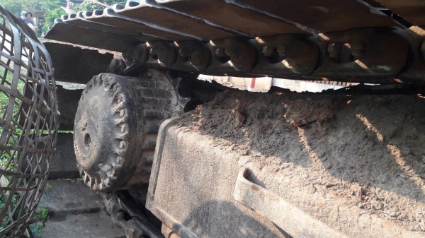 ขายรถแบ็คโฮ Komatsu PC 200 รุ่น 3 เครื่องปั๊มเดิม คอนโทรลน้ำมัน ปั๊มแรง โซ่หนา เอกสารซื้อขาย