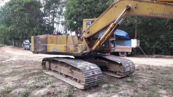 ขายรถแบ็คโฮ Komatsu PC 200 รุ่น 3 เครื่องปั๊มเดิม คอนโทรลน้ำมัน ปั๊มแรง โซ่หนา เอกสารซื้อขาย