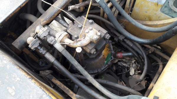 ขายรถแบ็คโฮ Komatsu PC 200 รุ่น 3 เครื่องปั๊มเดิม คอนโทรลน้ำมัน ปั๊มแรง โซ่หนา เอกสารซื้อขาย