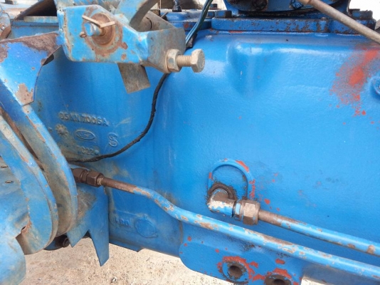 แทรกเตอร์ฟอร์ด 6600 T3 ใบมีดดันดิน มือเดียว เล่มทะเบียนพร้อม สภาพดี