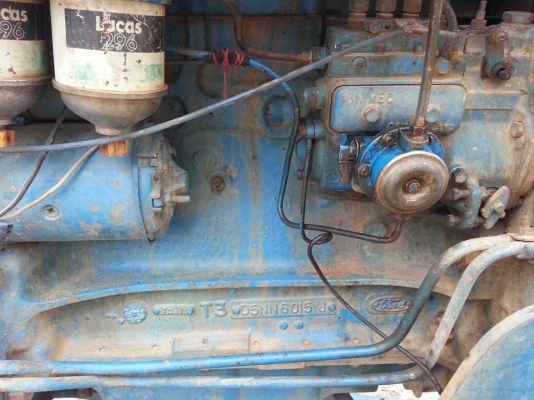 แทรกเตอร์ฟอร์ด 6600 T3 ใบมีดดันดิน มือเดียว เล่มทะเบียนพร้อม สภาพดี