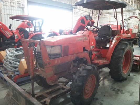 รถไถคูโบต้า L34  ราคาถูก 165,000 พร้อมส่ง  อุปกรณ์ครบ 3 ชิ้น ตามรูปครับ ส่งฟรี