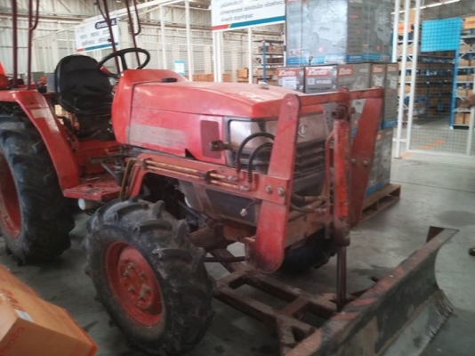 รถไถคูโบต้า L34  ราคาถูก 165,000 พร้อมส่ง  อุปกรณ์ครบ 3 ชิ้น ตามรูปครับ ส่งฟรี