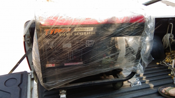 ขายเครื่องปั่นไฟดีเซล 5000es 220v สตาร์ทมือมีล้อเข็ญ