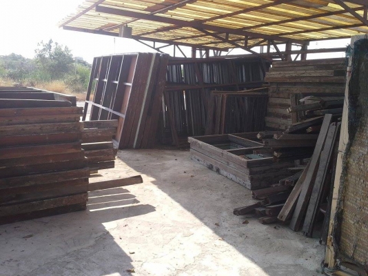 ขายเหมา ไม้เต็งไทยเก่า 2x4 นิ้วความยาวต่างๆ อายุ 35 ปีกว่า รื้อมาจากบ้านเก่า