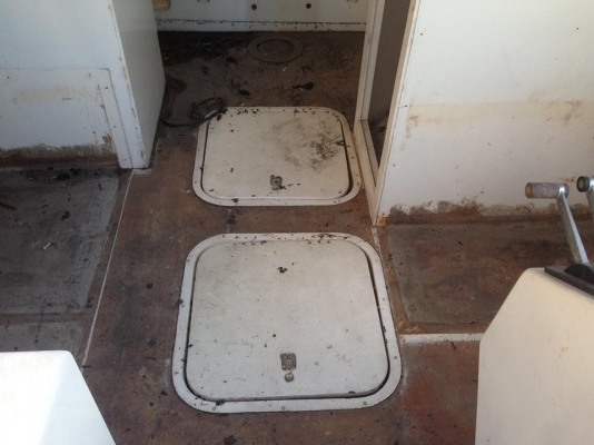 ขายเรือไฟเบอร์32ฟุต กว้าง3เมตร ทรงสูงอดีตเคยเป็นเรือดับเพลิงครับ มีห้องน้ำ ห้องนอน เครื่องวอลโว่ดีเซล6สูบ ไม่มีหางกับเกียร์ครับ พร้อมเทเลอร์6ล้อทำใหม่ ยางใหม่4เส้น รับประกันความแข็งแรงครับ ขาย 320000 บาท เอาไปทำต่ออีกนิดแหร่มเลยครับ ดีกว่าไปซื้อเป็นล้าน