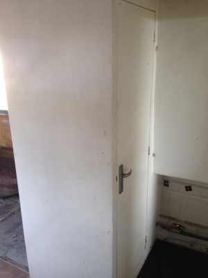 ขายเรือไฟเบอร์32ฟุต กว้าง3เมตร ทรงสูงอดีตเคยเป็นเรือดับเพลิงครับ มีห้องน้ำ ห้องนอน เครื่องวอลโว่ดีเซล6สูบ ไม่มีหางกับเกียร์ครับ พร้อมเทเลอร์6ล้อทำใหม่ ยางใหม่4เส้น รับประกันความแข็งแรงครับ ขาย 320000 บาท เอาไปทำต่ออีกนิดแหร่มเลยครับ ดีกว่าไปซื้อเป็นล้าน