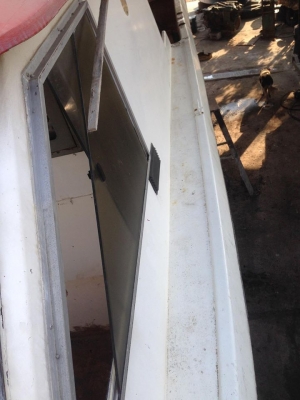 ขายเรือไฟเบอร์32ฟุต กว้าง3เมตร ทรงสูงอดีตเคยเป็นเรือดับเพลิงครับ มีห้องน้ำ ห้องนอน เครื่องวอลโว่ดีเซล6สูบ ไม่มีหางกับเกียร์ครับ พร้อมเทเลอร์6ล้อทำใหม่ ยางใหม่4เส้น รับประกันความแข็งแรงครับ ขาย 320000 บาท เอาไปทำต่ออีกนิดแหร่มเลยครับ ดีกว่าไปซื้อเป็นล้าน