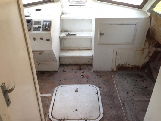 ขายเรือไฟเบอร์32ฟุต กว้าง3เมตร ทรงสูงอดีตเคยเป็นเรือดับเพลิงครับ มีห้องน้ำ ห้องนอน เครื่องวอลโว่ดีเซล6สูบ ไม่มีหางกับเกียร์ครับ พร้อมเทเลอร์6ล้อทำใหม่ ยางใหม่4เส้น รับประกันความแข็งแรงครับ ขาย 320000 บาท เอาไปทำต่ออีกนิดแหร่มเลยครับ ดีกว่าไปซื้อเป็นล้าน