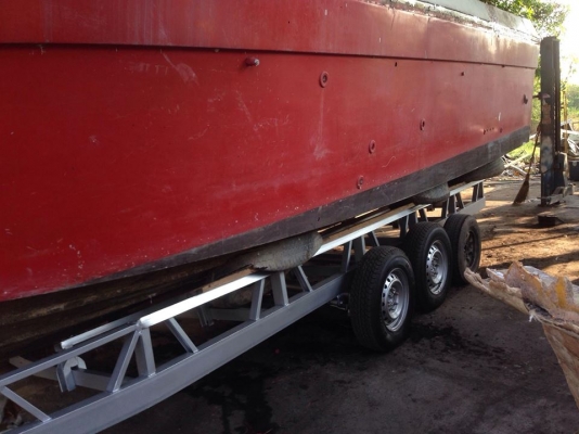 ขายเรือไฟเบอร์32ฟุต กว้าง3เมตร ทรงสูงอดีตเคยเป็นเรือดับเพลิงครับ มีห้องน้ำ ห้องนอน เครื่องวอลโว่ดีเซล6สูบ ไม่มีหางกับเกียร์ครับ พร้อมเทเลอร์6ล้อทำใหม่ ยางใหม่4เส้น รับประกันความแข็งแรงครับ ขาย 320000 บาท เอาไปทำต่ออีกนิดแหร่มเลยครับ ดีกว่าไปซื้อเป็นล้าน