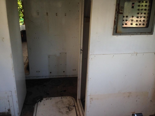 ขายเรือไฟเบอร์32ฟุต กว้าง3เมตร ทรงสูงอดีตเคยเป็นเรือดับเพลิงครับ มีห้องน้ำ ห้องนอน เครื่องวอลโว่ดีเซล6สูบ ไม่มีหางกับเกียร์ครับ พร้อมเทเลอร์6ล้อทำใหม่ ยางใหม่4เส้น รับประกันความแข็งแรงครับ ขาย 320000 บาท เอาไปทำต่ออีกนิดแหร่มเลยครับ ดีกว่าไปซื้อเป็นล้าน