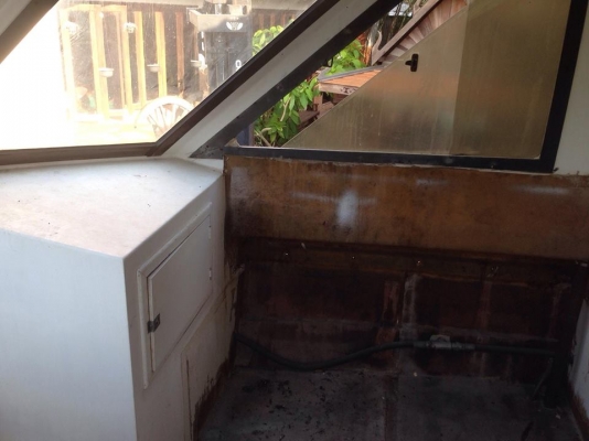 ขายเรือไฟเบอร์32ฟุต กว้าง3เมตร ทรงสูงอดีตเคยเป็นเรือดับเพลิงครับ มีห้องน้ำ ห้องนอน เครื่องวอลโว่ดีเซล6สูบ ไม่มีหางกับเกียร์ครับ พร้อมเทเลอร์6ล้อทำใหม่ ยางใหม่4เส้น รับประกันความแข็งแรงครับ ขาย 320000 บาท เอาไปทำต่ออีกนิดแหร่มเลยครับ ดีกว่าไปซื้อเป็นล้าน